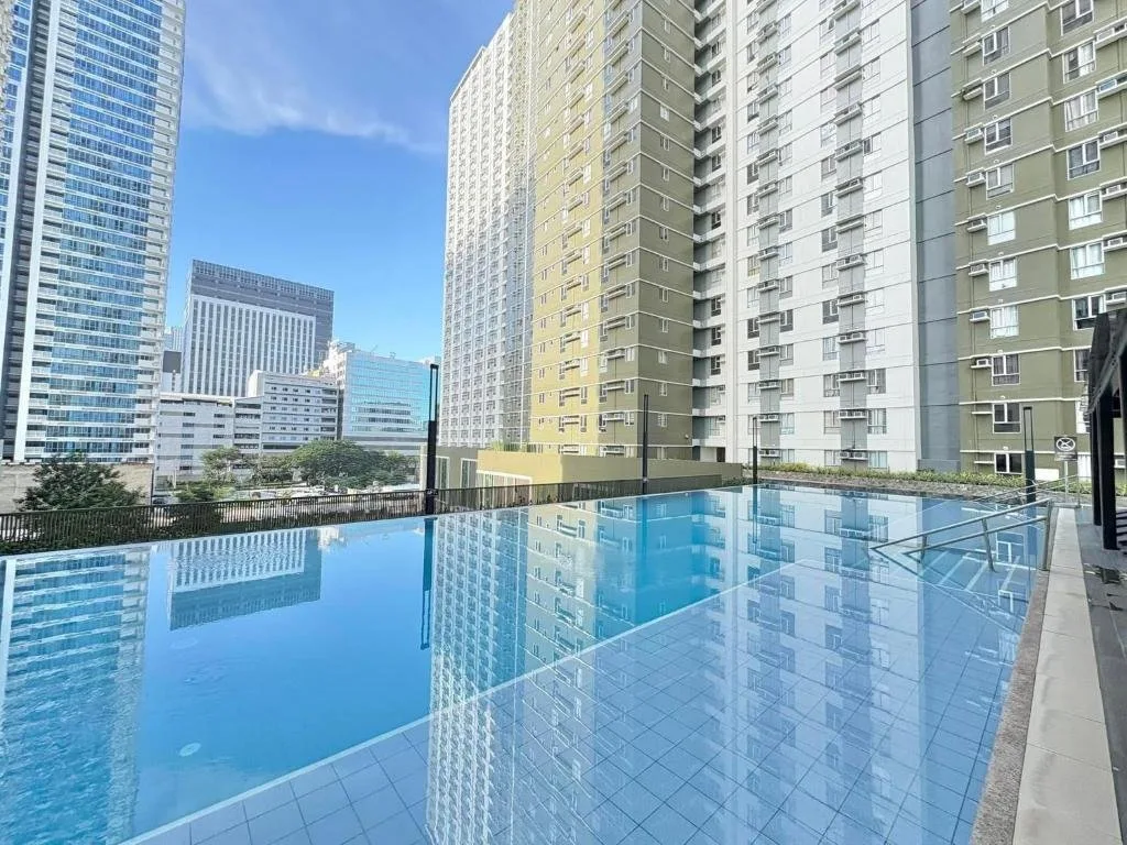 Avida Riala Tower infinity pool